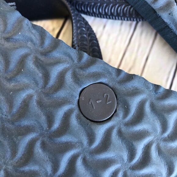 OLD NAVY Navy Blue Flip Flops Size 1-2 - Picture 3 of 3